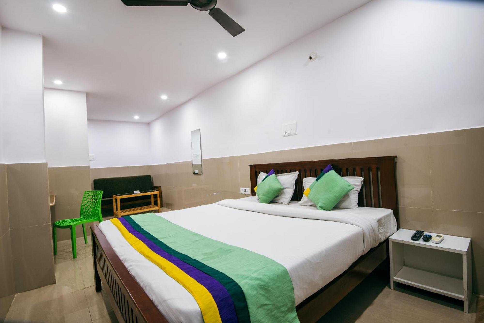 Treebo Empire Executive Premium Hotell Hinjawadi Eksteriør bilde