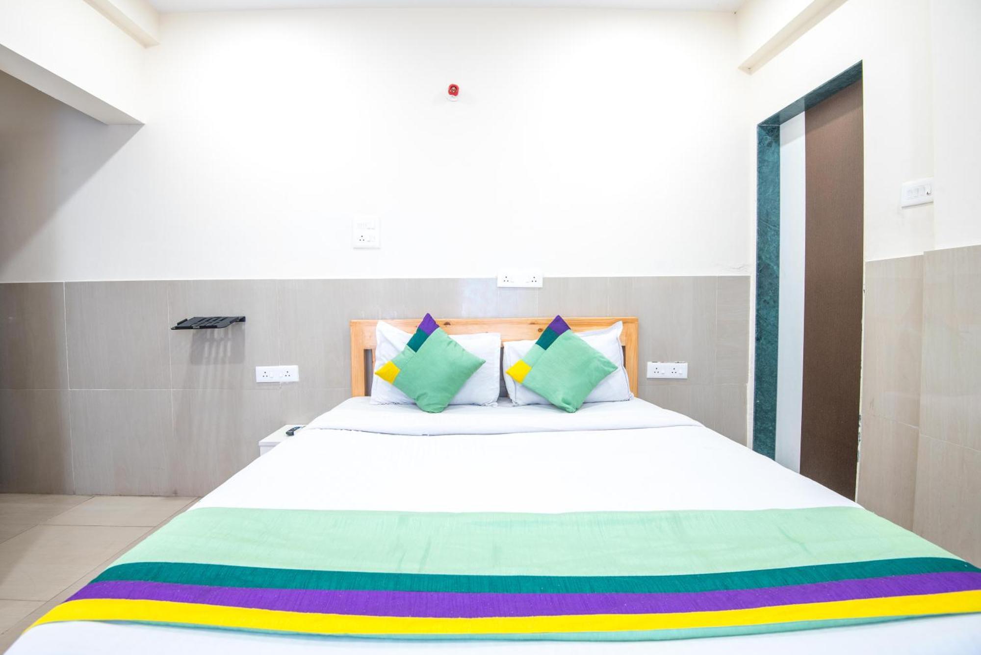 Treebo Empire Executive Premium Hotell Hinjawadi Eksteriør bilde